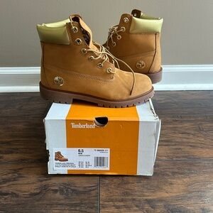 NIB Tan Timberland Boots